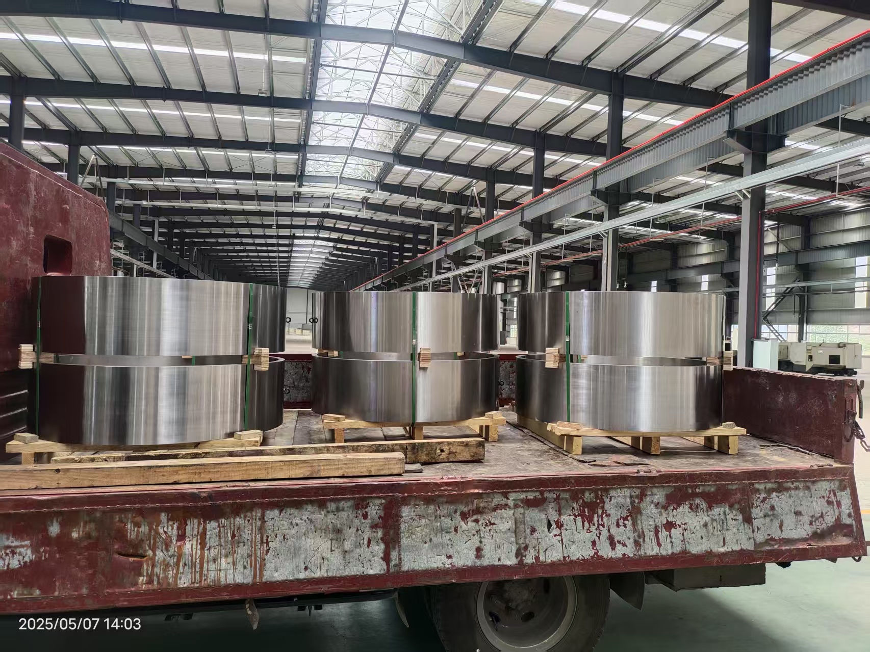 Za kakšne vrste odkovkov mehanske opreme so primerni odkovki sprednje osi za votle osi?